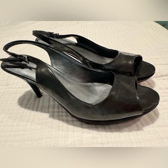 9.5! Black Shine Nine West Strappy Heels - Picture 2 of 10